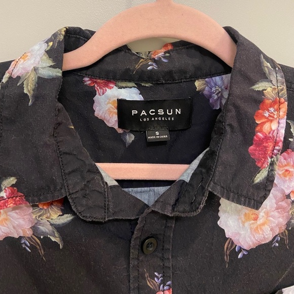 Pacsun Short Sleeve Button-down shirt size small floral black EUC B0024 - Picture 3 of 7